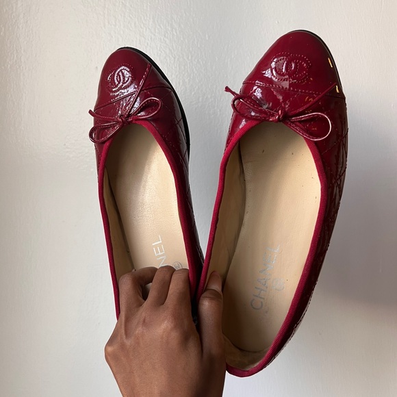 Vintage Red Patent Leather Chanel Ballet Flats - Picture 2 of 9